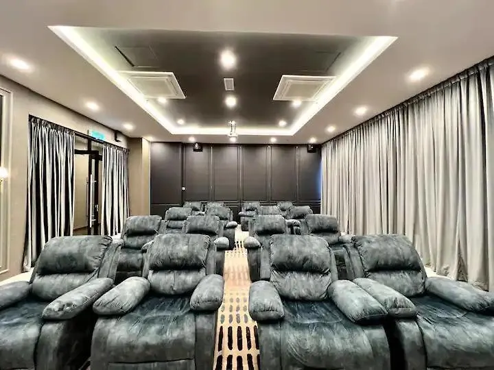 1810 Skytree Bukitindah Aeon Legoland 2-3Pax Daire Johor Bahru Malezya