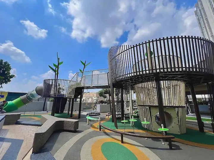 1810 Skytree Bukitindah Aeon Legoland 2-3Pax Daire Johor Bahru