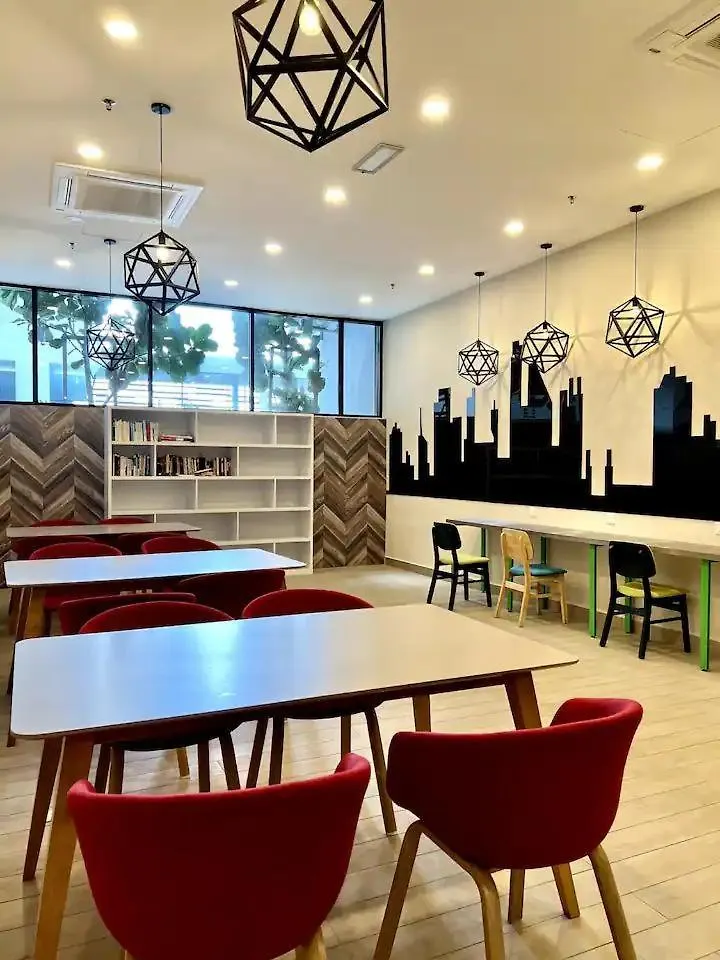 1810 Skytree Bukitindah Aeon Legoland 2-3Pax Daire Johor Bahru