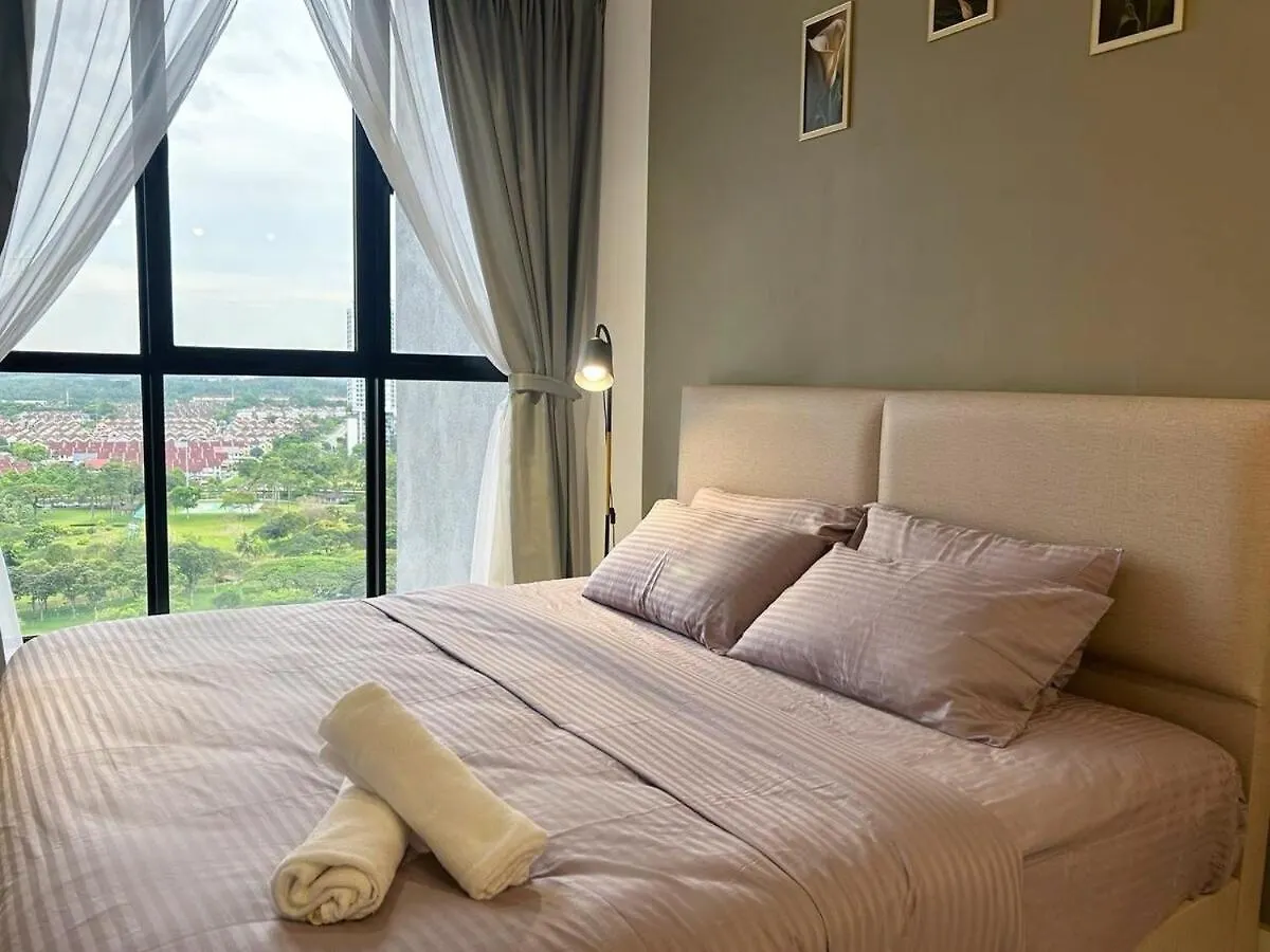 1810 Skytree Bukitindah Aeon Legoland 2-3Pax Daire Johor Bahru